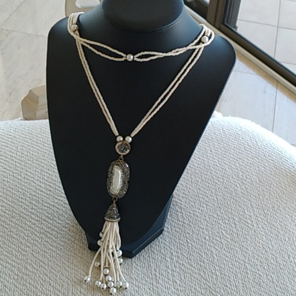 Pearl's long necklace